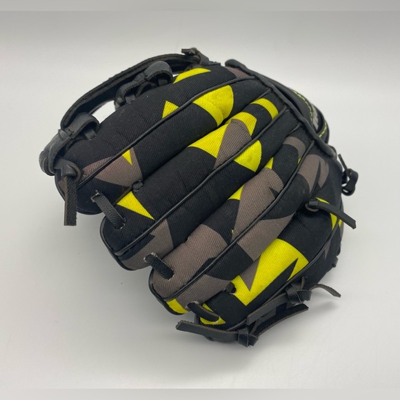 Franklin Black & Yellow T-ball Fielding Glove 8in - Picture 3 of 10